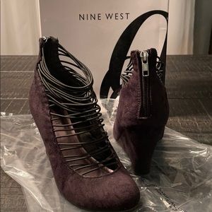 Nine West QueenBee Black Wedge Size 8